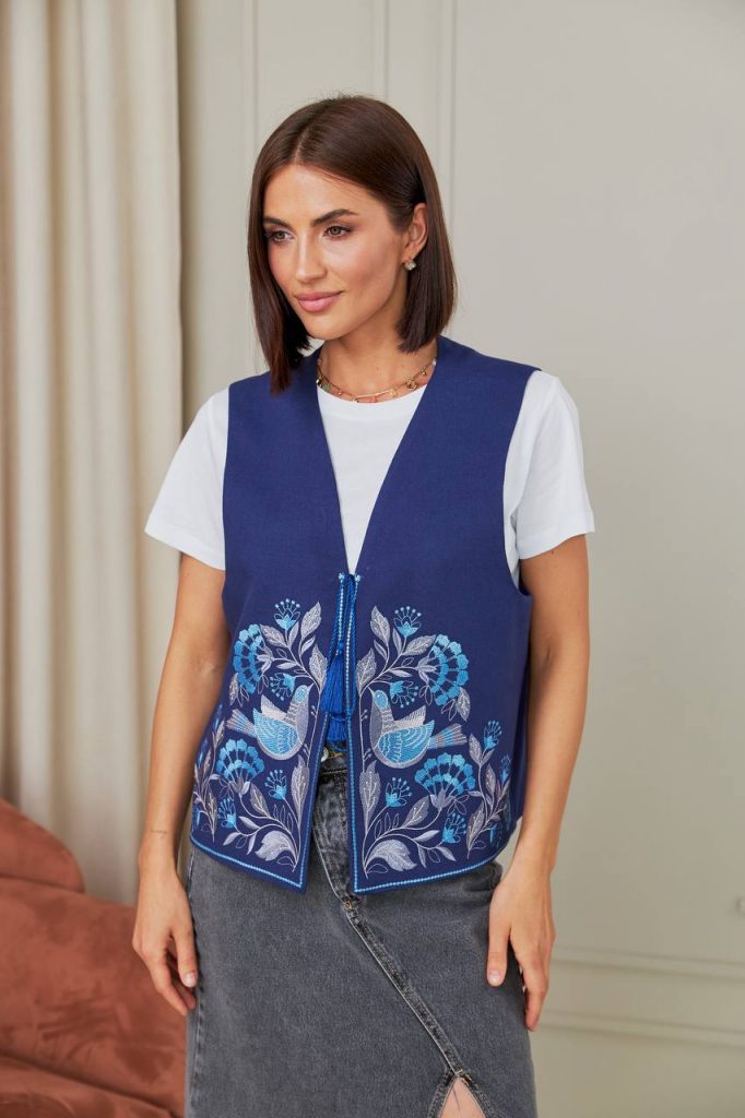 Жіноча вишита жилетка Дивоцвіт (синя)