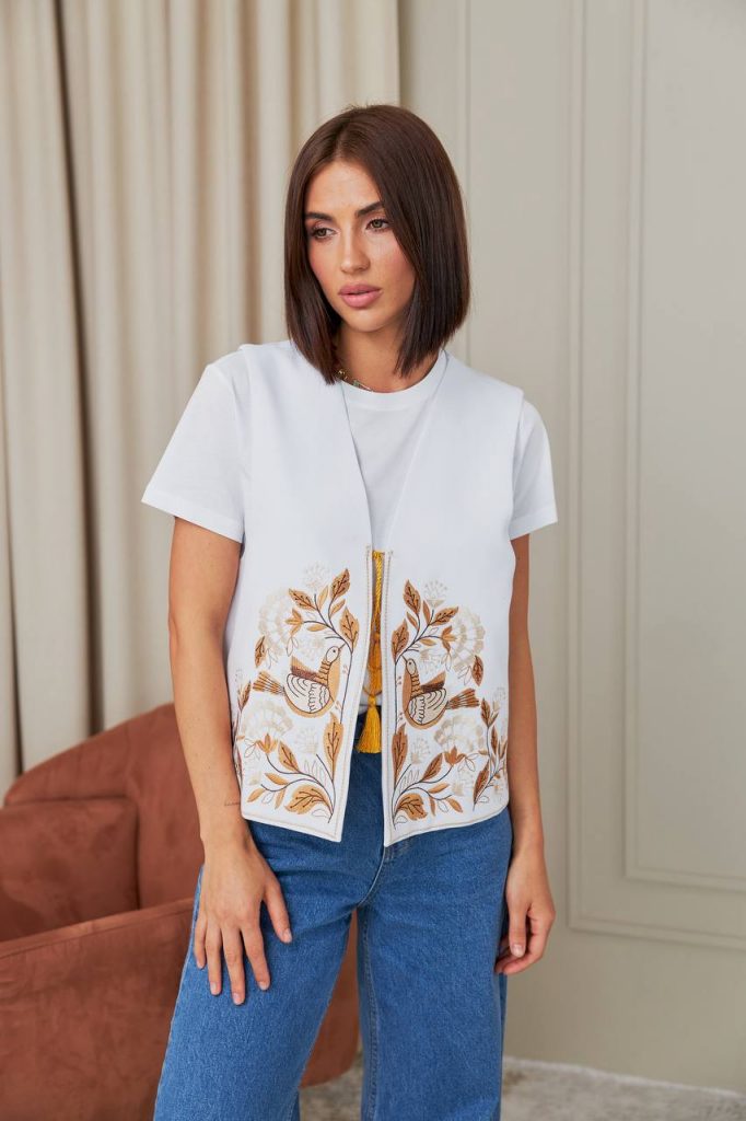Жіноча вишита жилетка Дивоцвіт (біла)