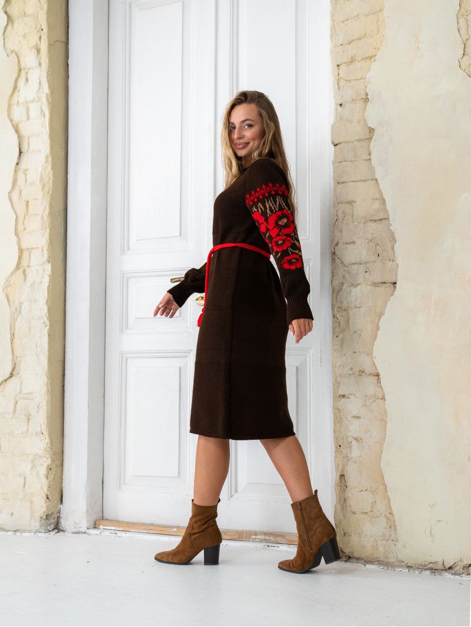 В’язана сукня Маки  (шоколадна з червоним) hover image