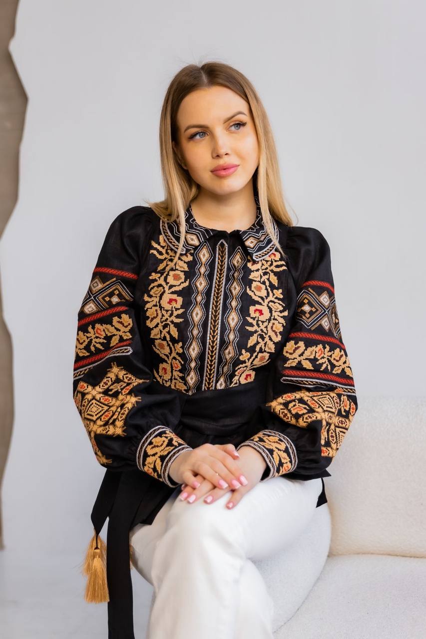 Жіноча вишиванка Мирослава (чорно-золота) hover image
