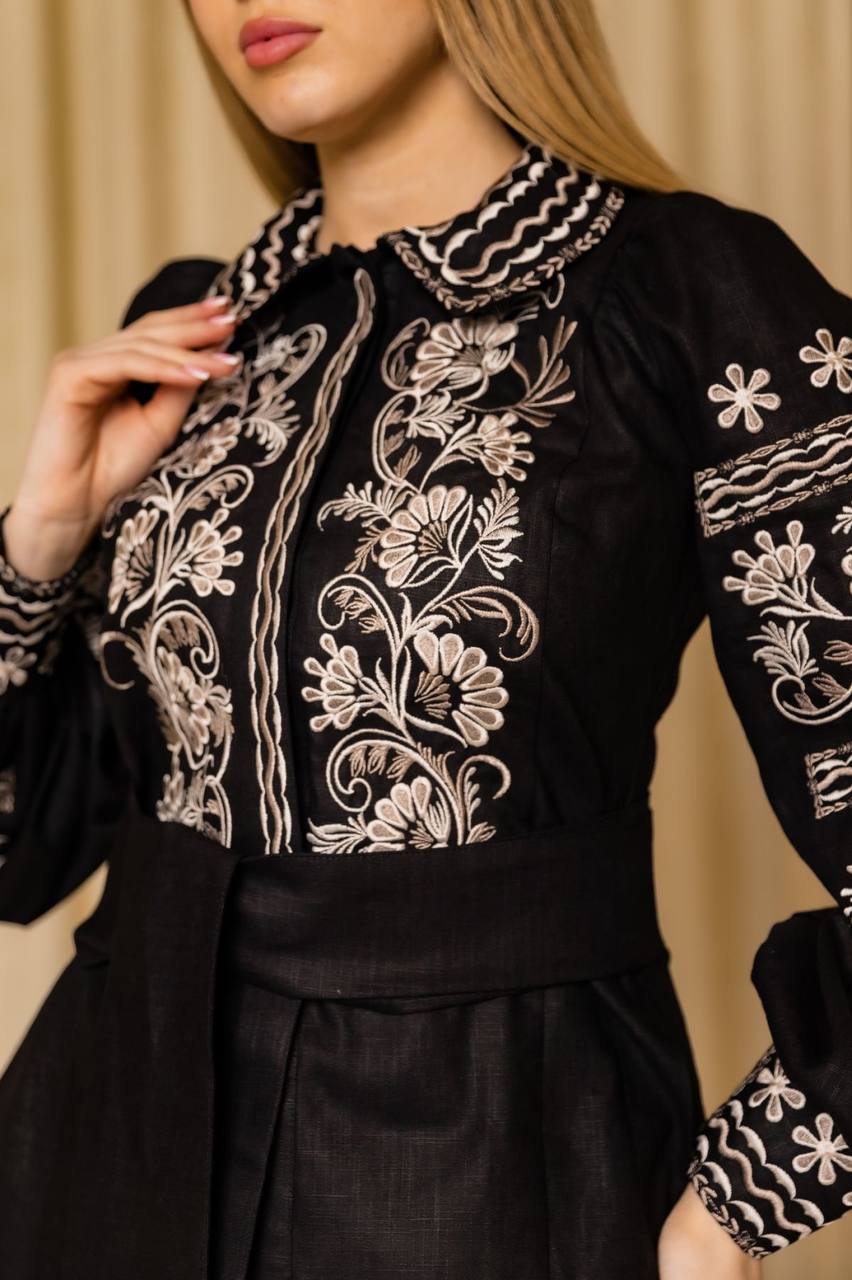 Жіноча вишиванка Чорна Перлина (чорно-золота) hover image